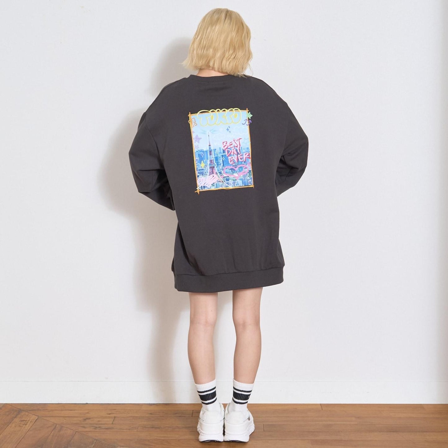 背面印花連衣裙