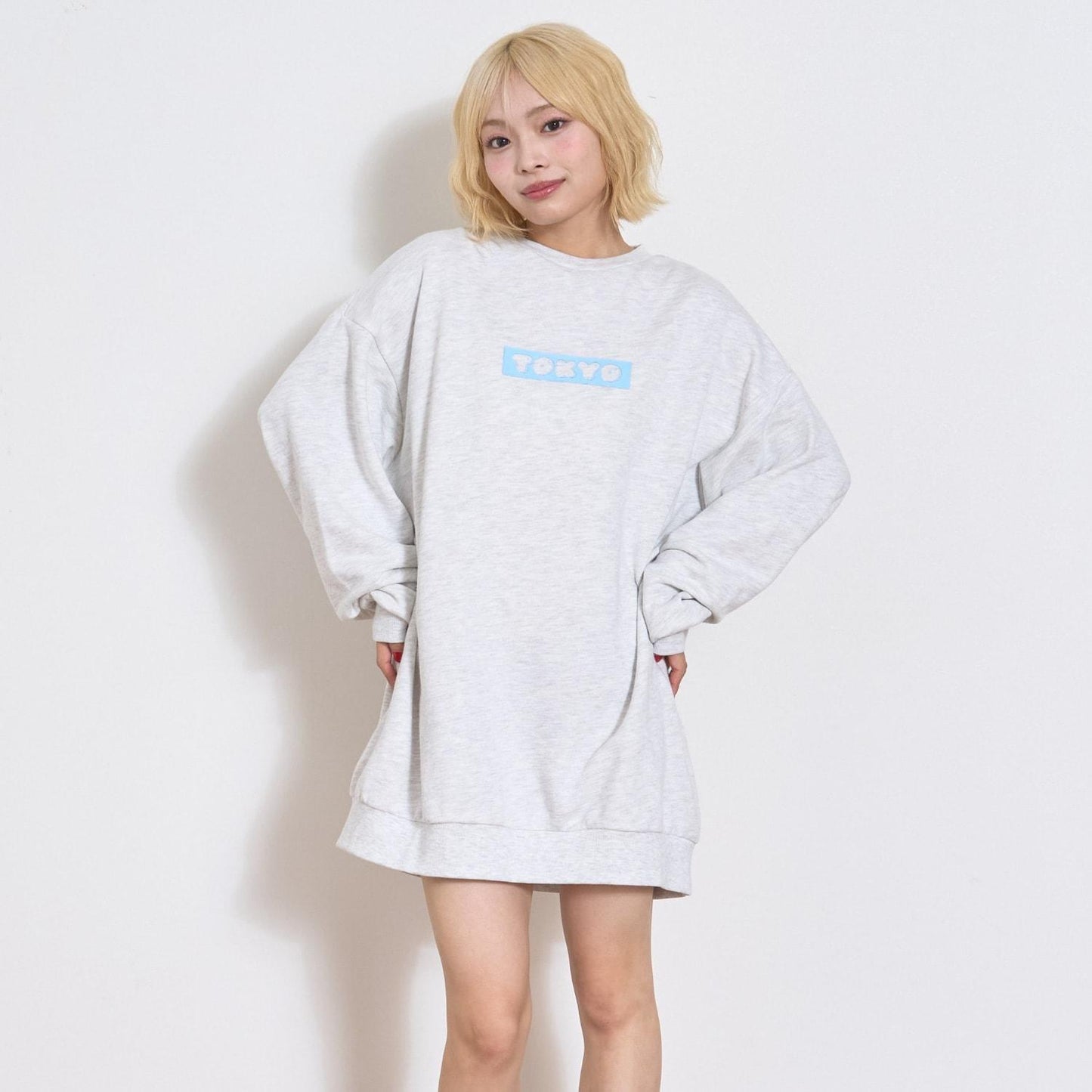 背面印花連衣裙