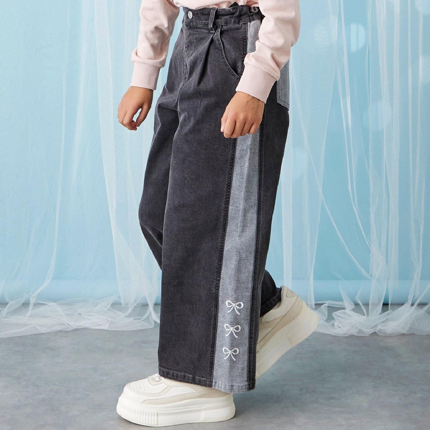 【trois lapins】蝴蝶結刺繡拼色牛仔褲