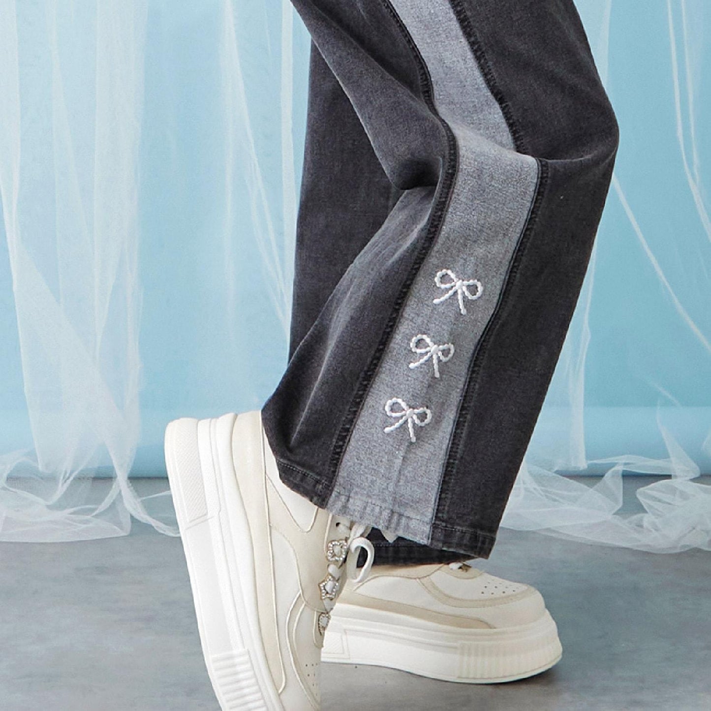 【trois lapins】蝴蝶結刺繡拼色牛仔褲