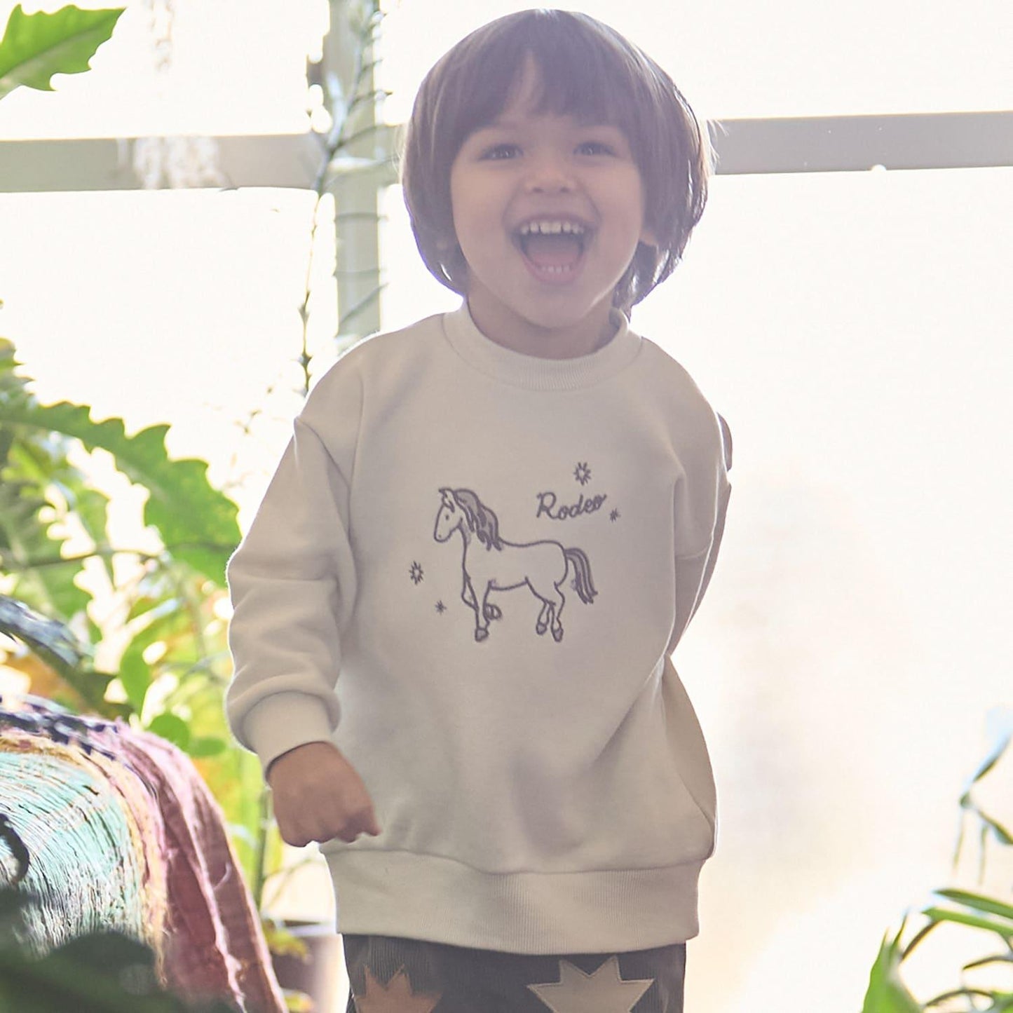 〈フワのびっと〉刺繡拼接衛衣