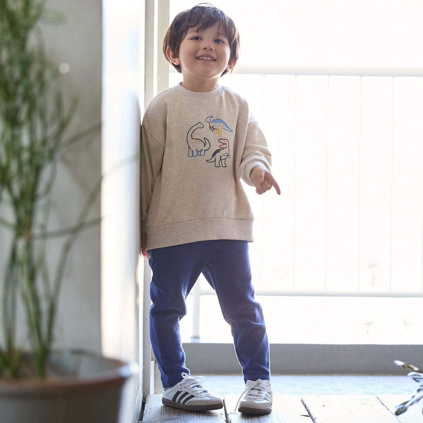 〈フワのびっと〉刺繡拼接衛衣