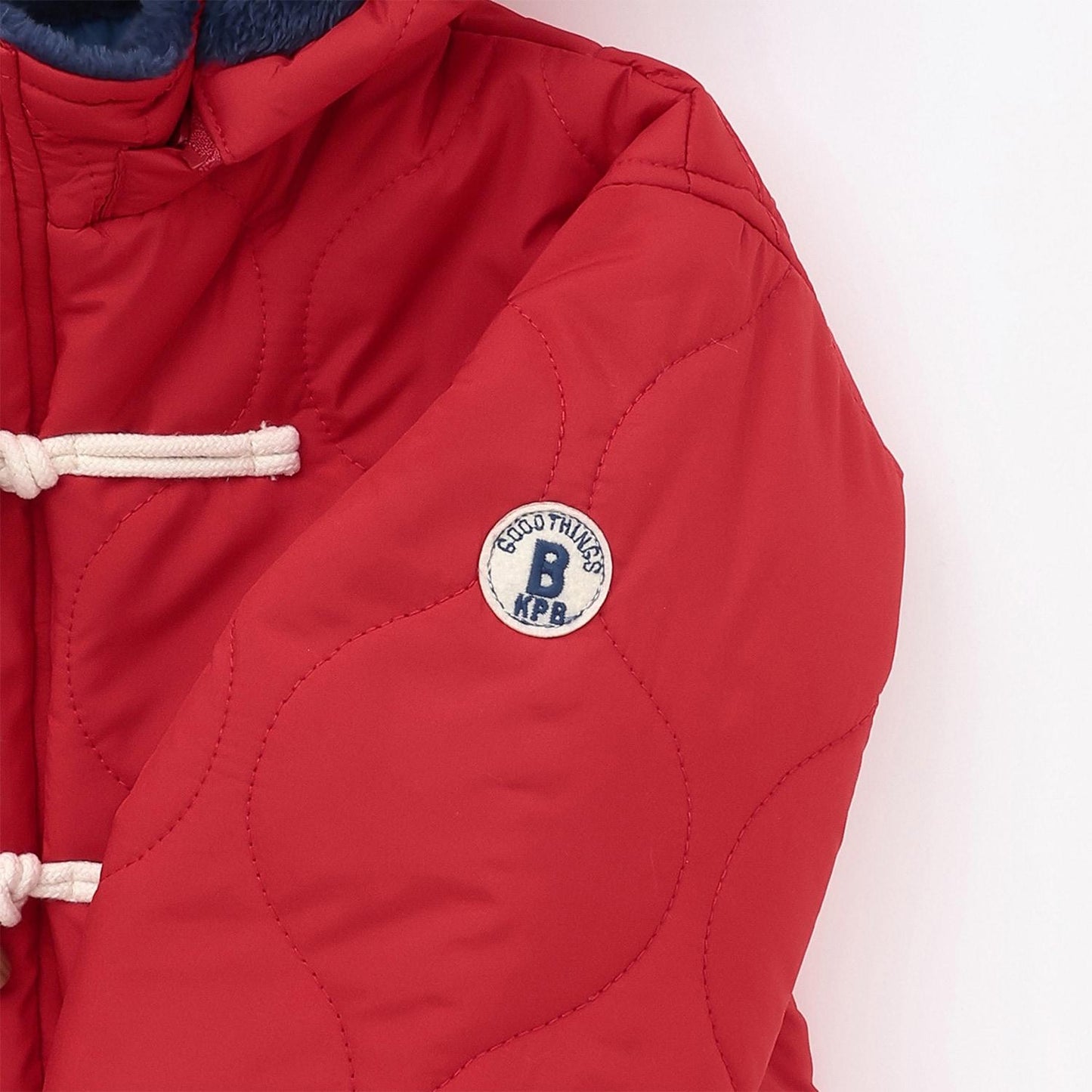 菱格絎縫牛角扣大衣