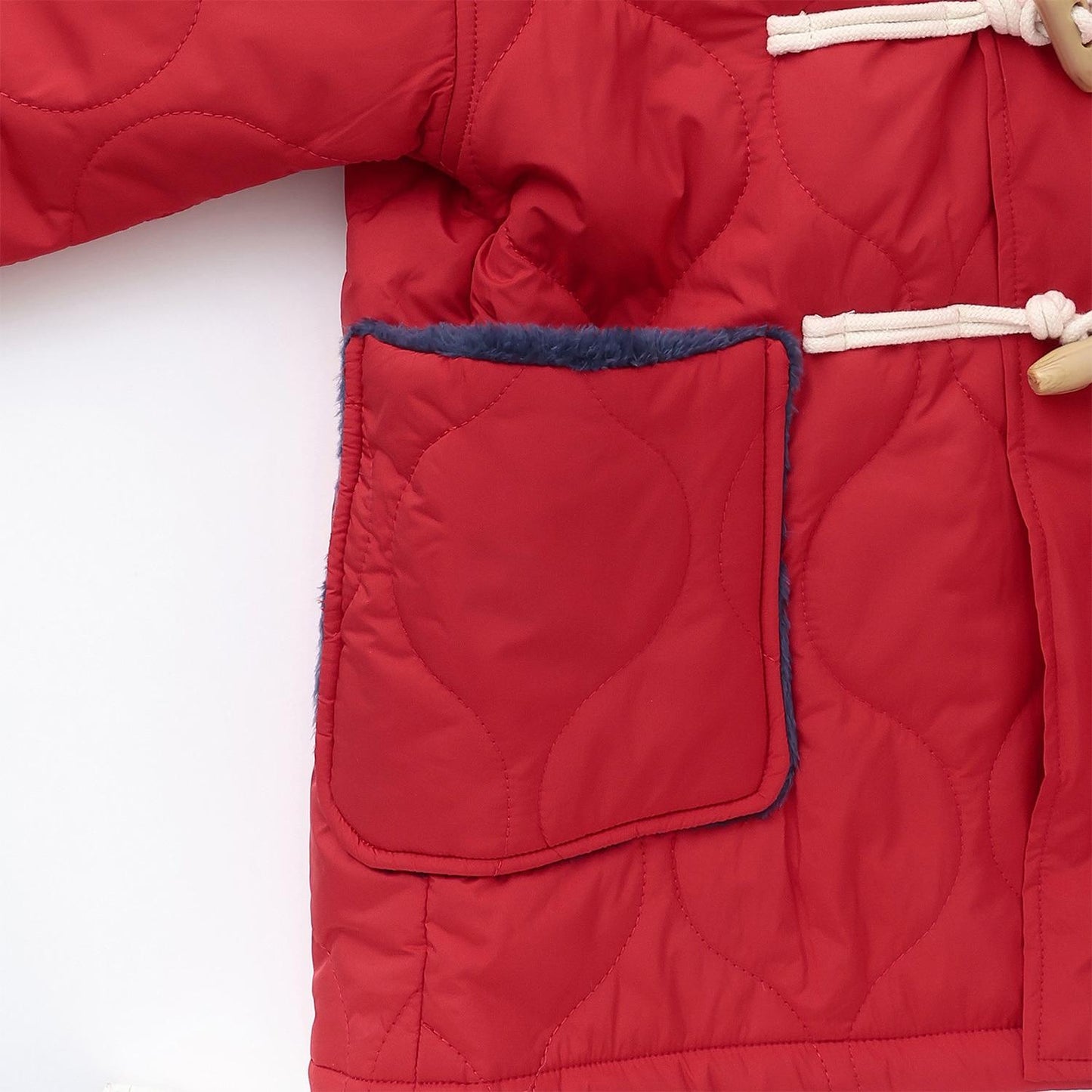 菱格絎縫牛角扣大衣