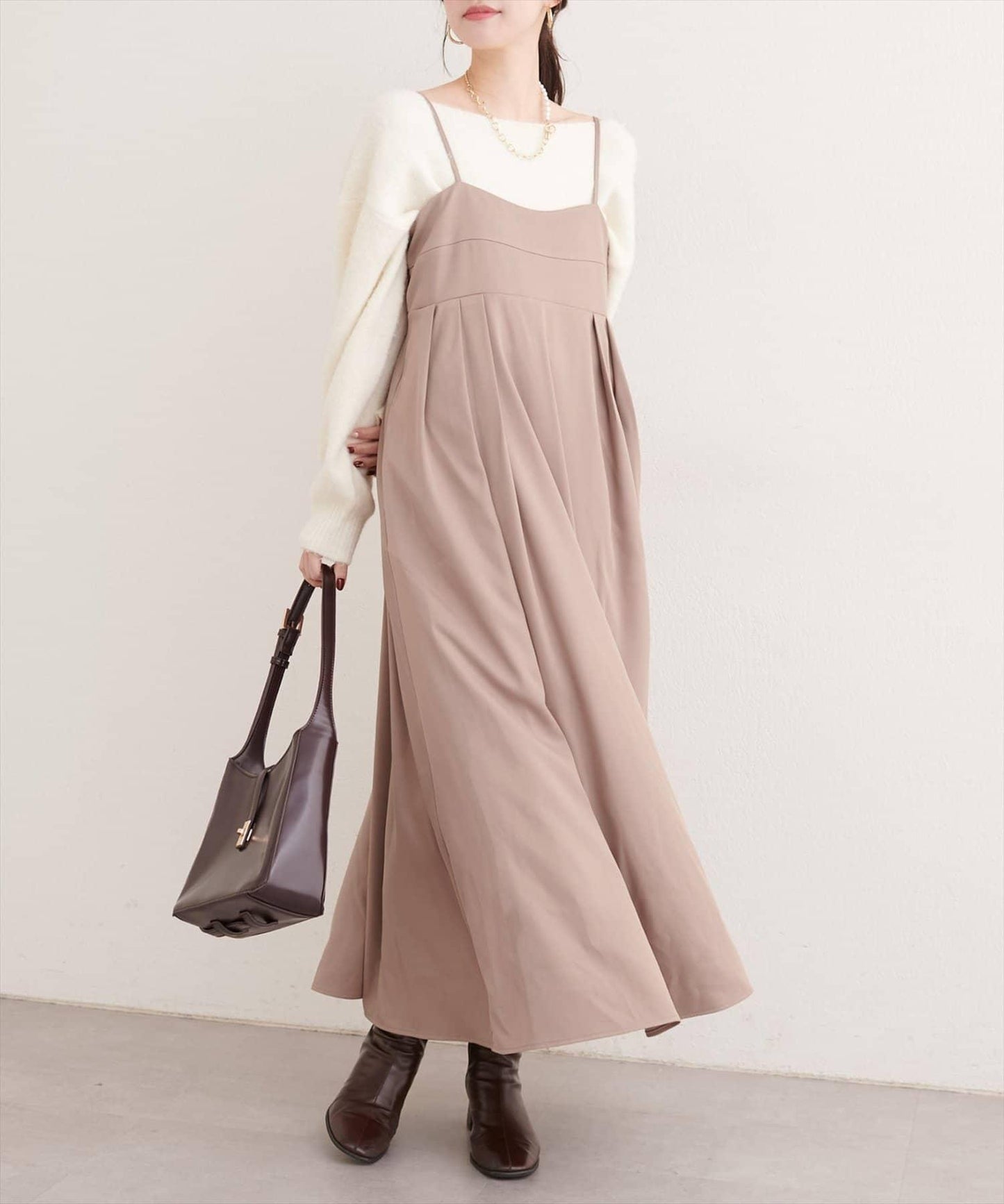 褶皺吊帶連衣裙