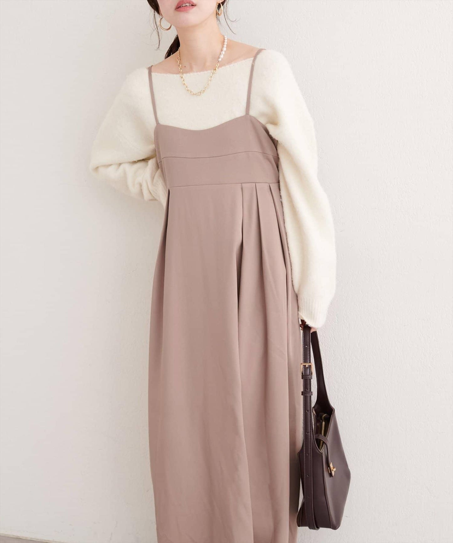 褶皺吊帶連衣裙