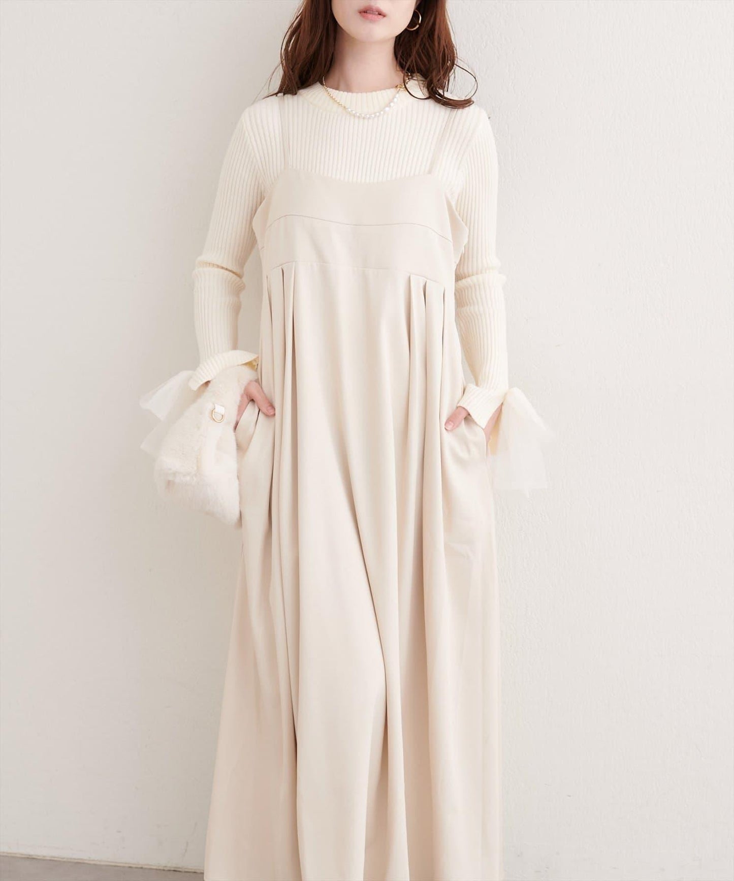 褶皺吊帶連衣裙