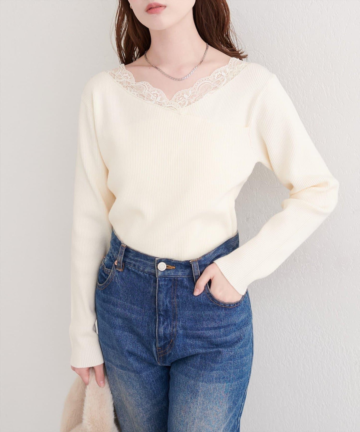 不對稱蕾絲領口羅紋針織套頭衫