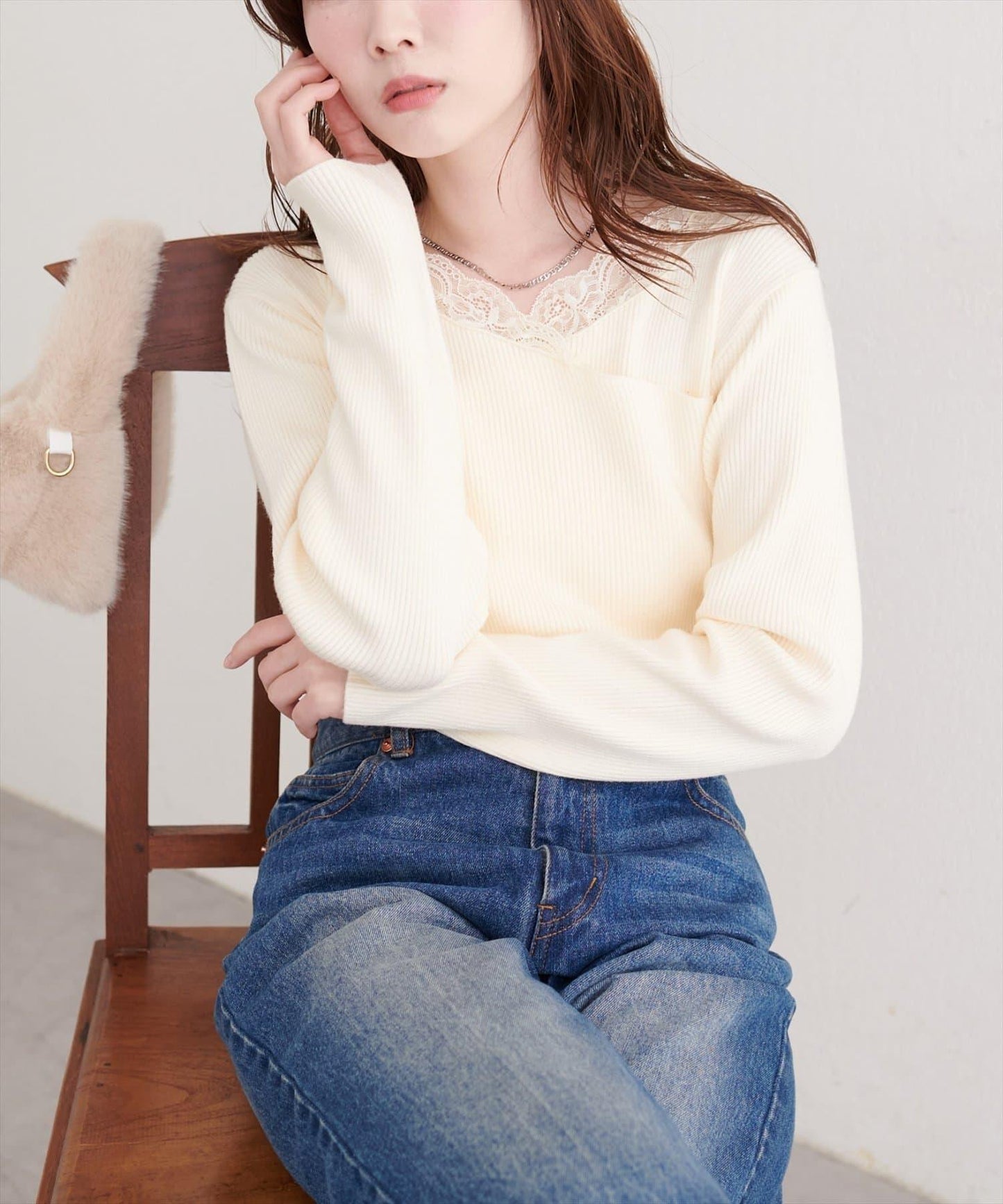 不對稱蕾絲領口羅紋針織套頭衫