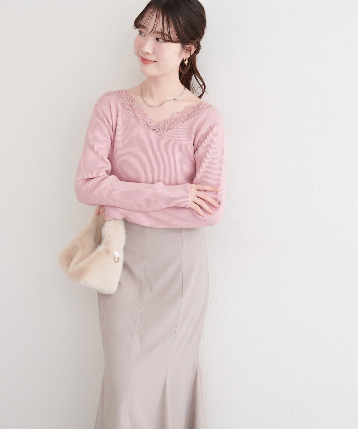 不對稱蕾絲領口羅紋針織套頭衫