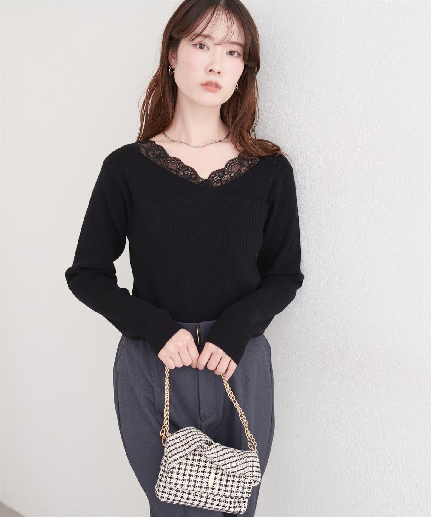 不對稱蕾絲領口羅紋針織套頭衫