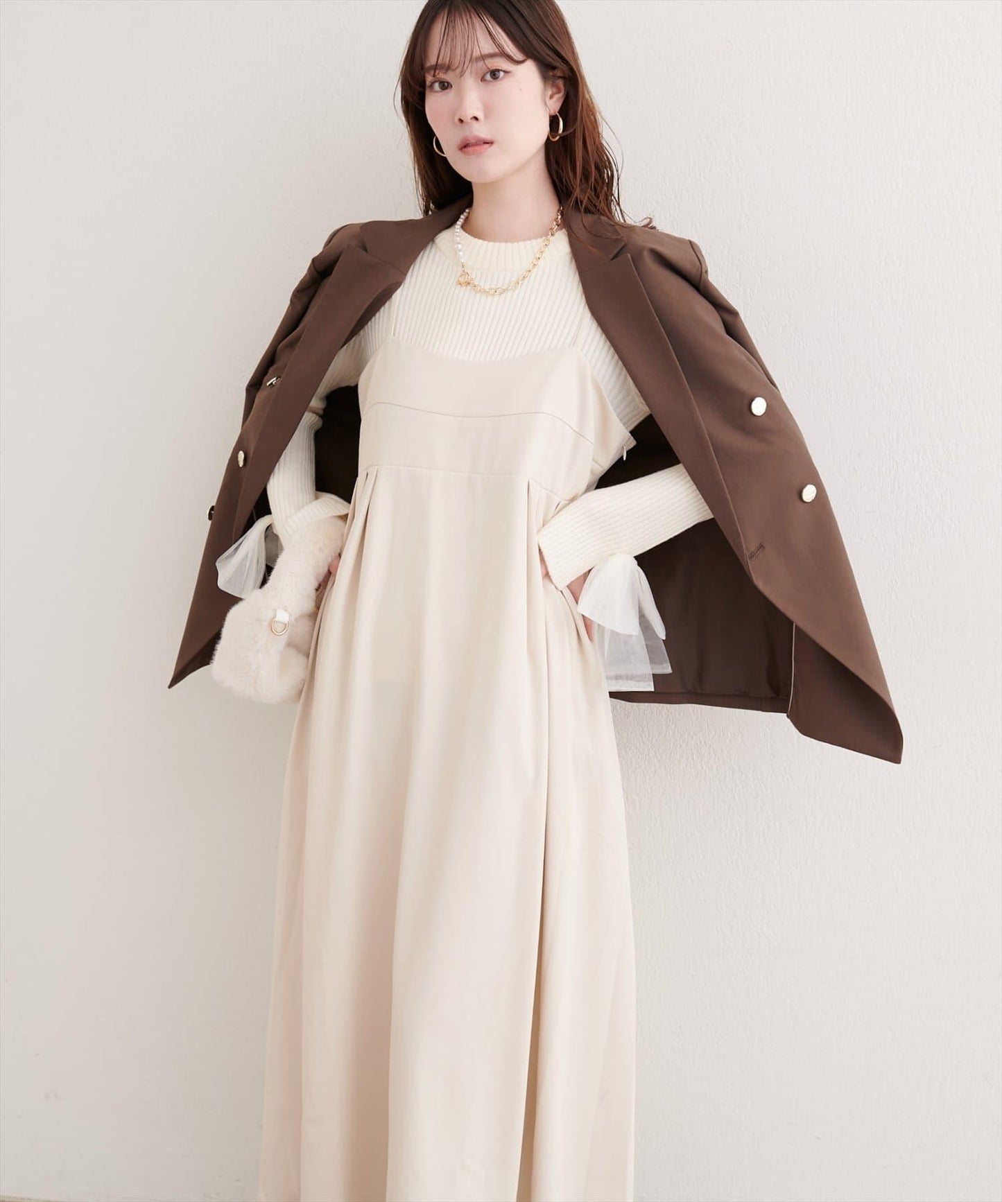 褶皺吊帶連衣裙