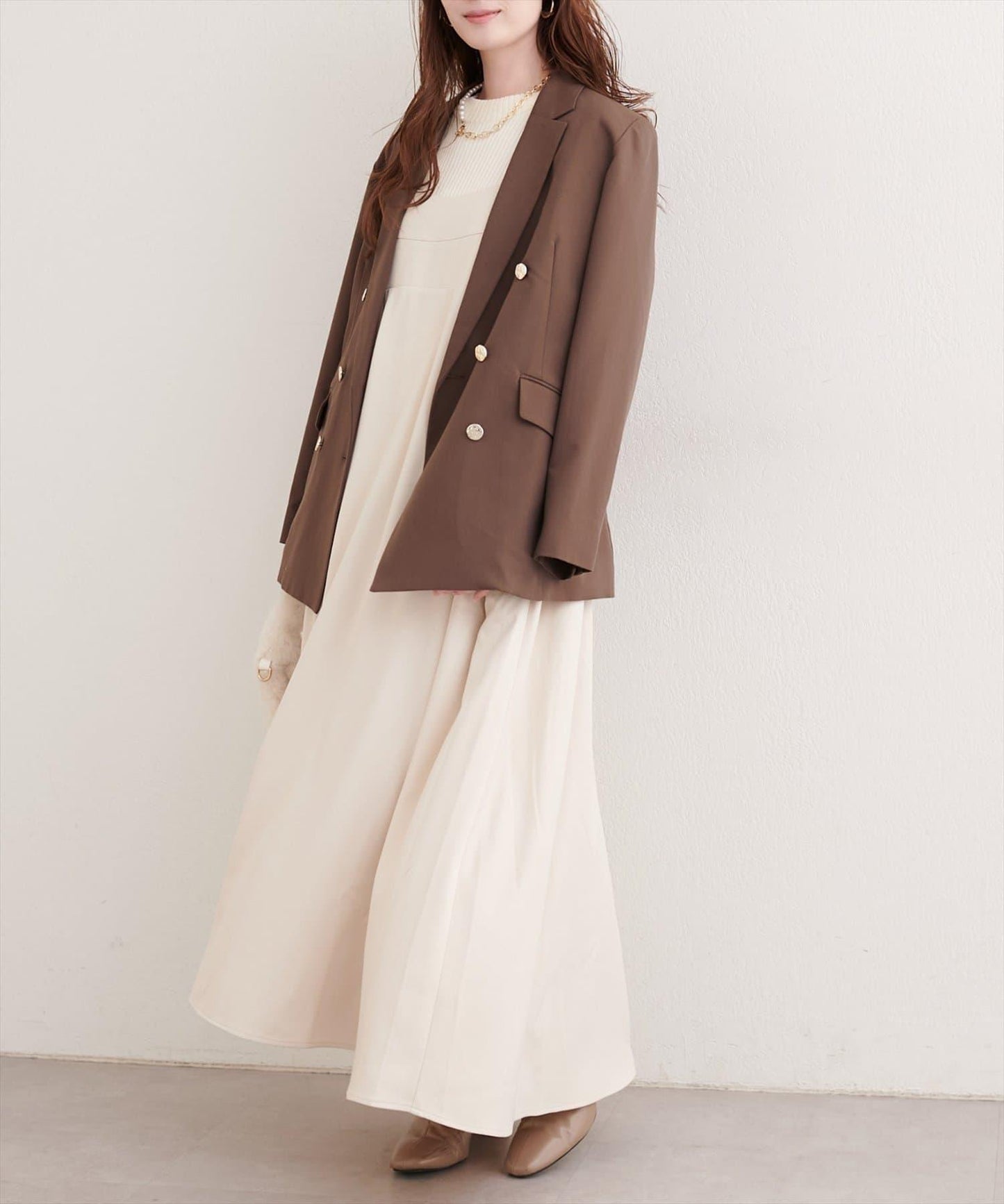 褶皺吊帶連衣裙