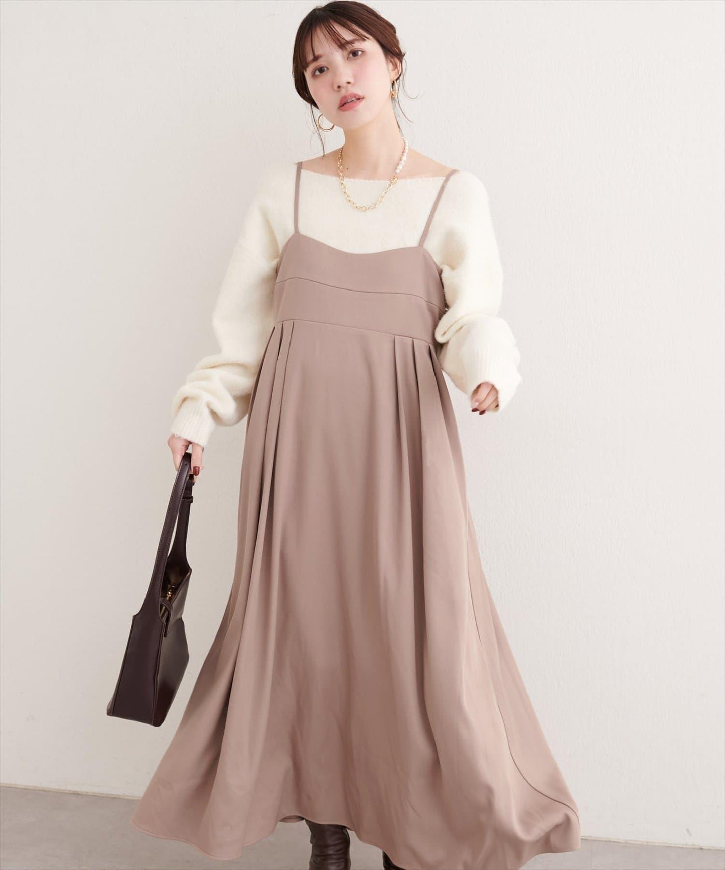 褶皺吊帶連衣裙