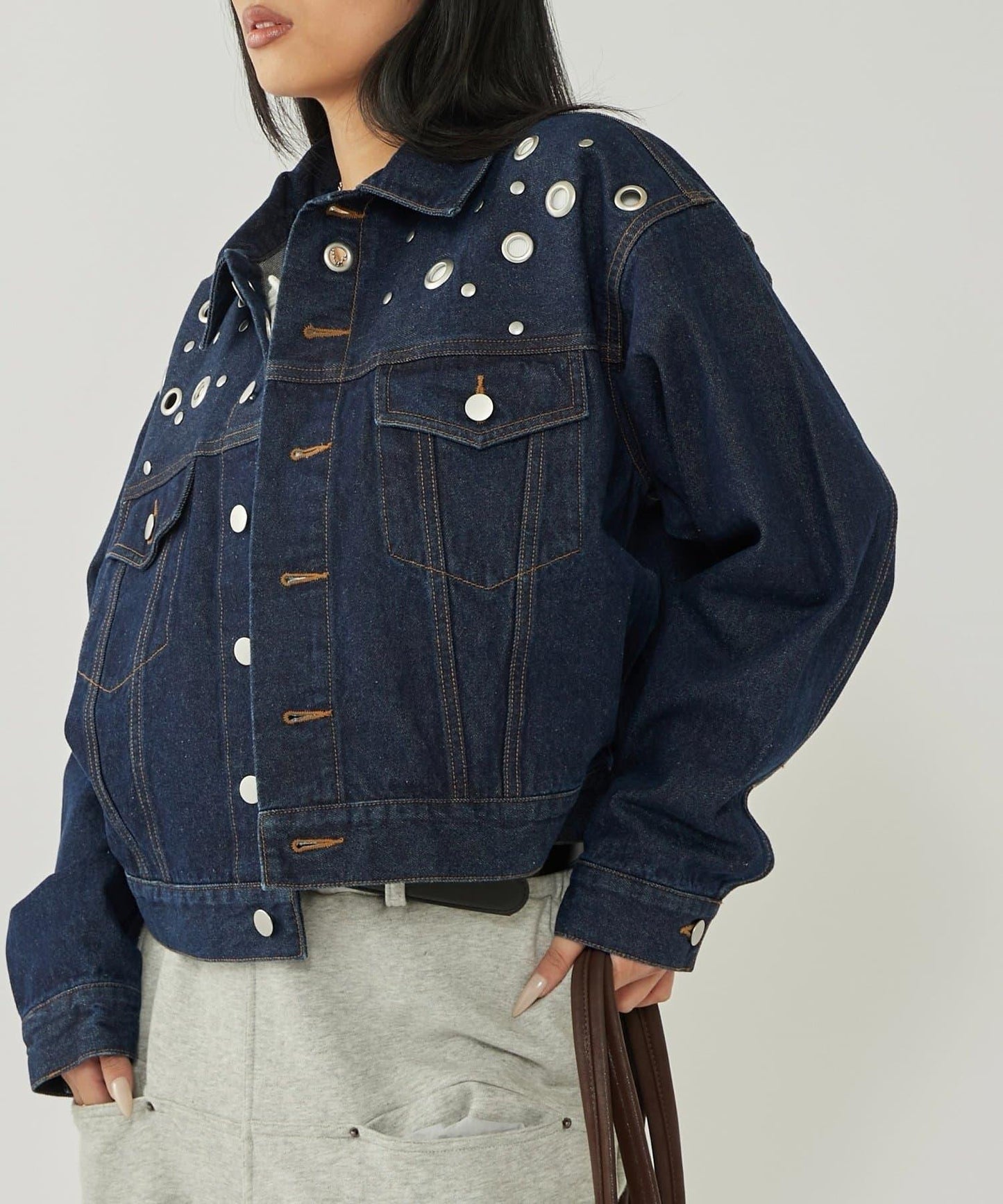 金屬孔眼牛仔夾克