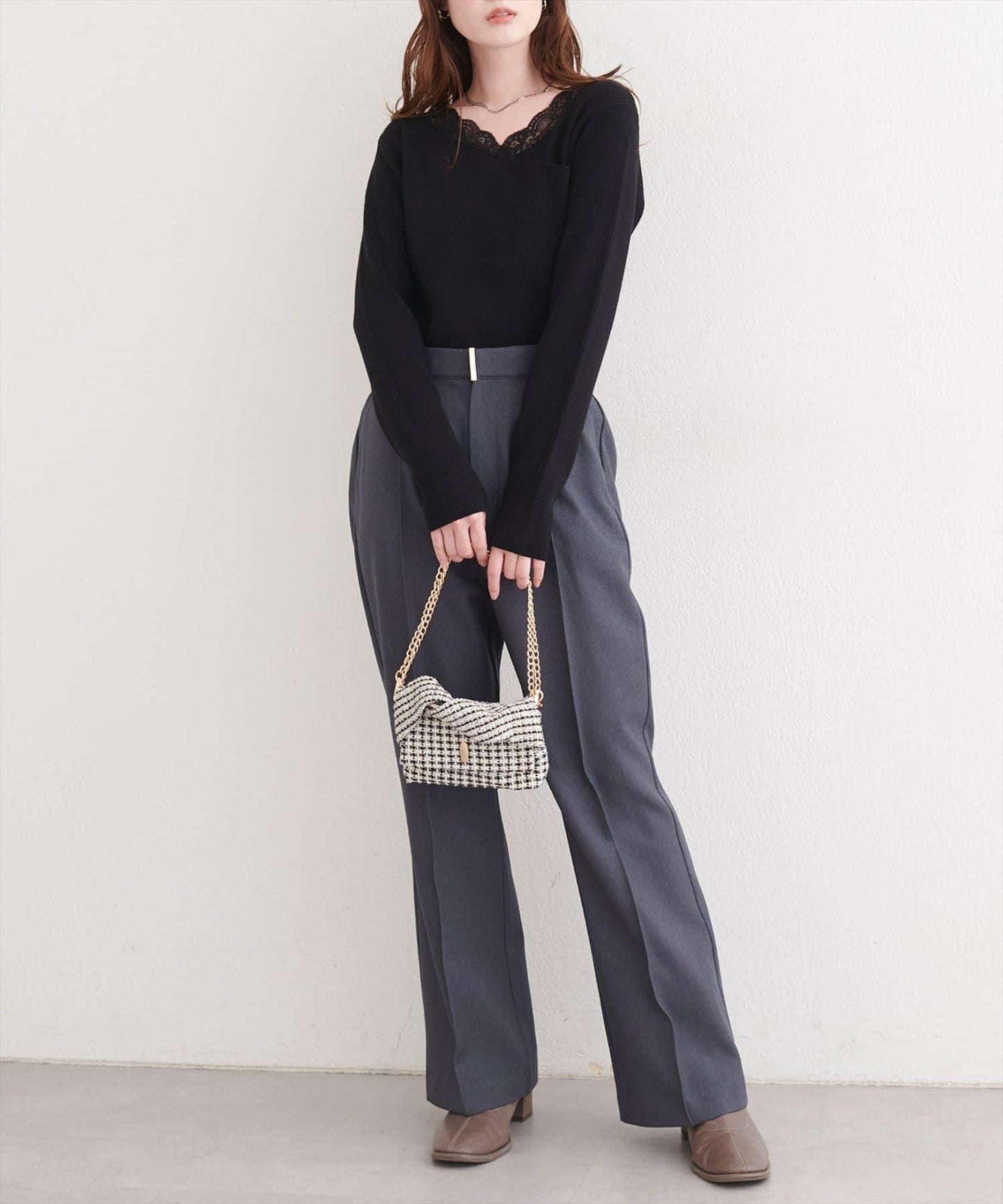 不對稱蕾絲領口羅紋針織套頭衫