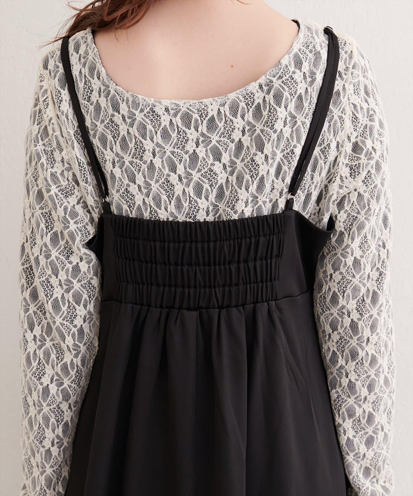 褶皺吊帶連衣裙