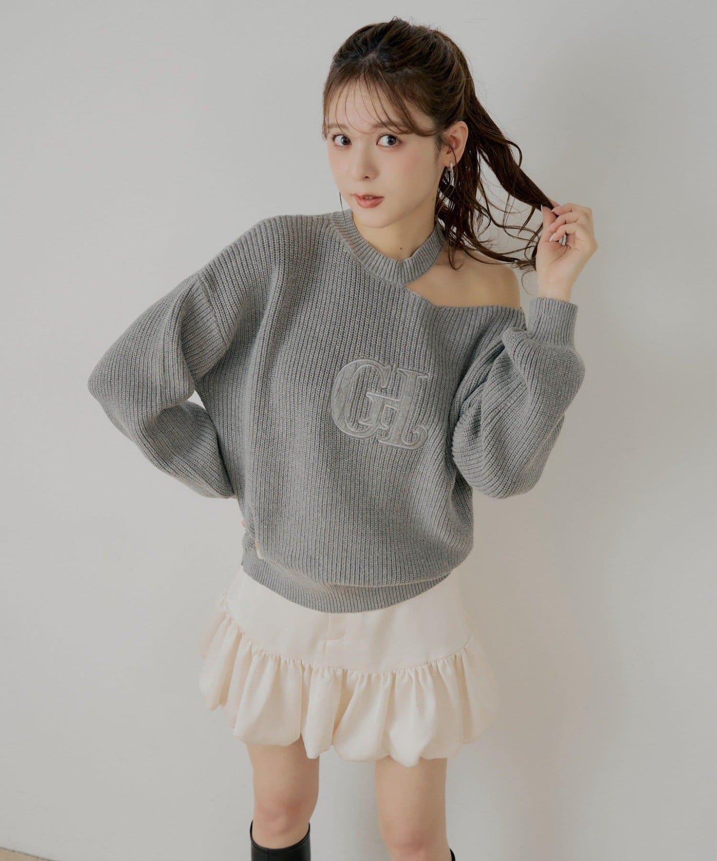 肩部開叉一字肩針織衫