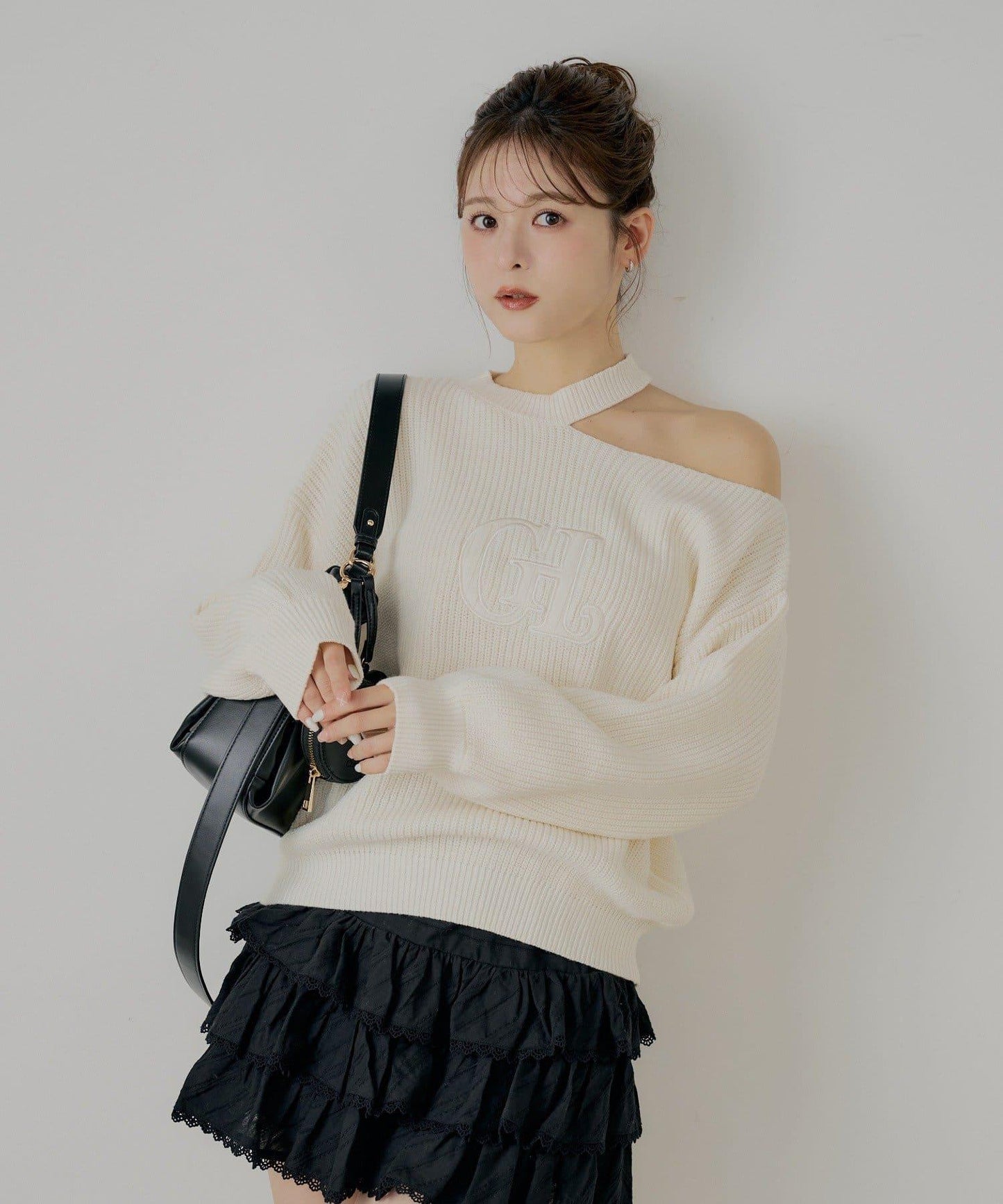 肩部開叉一字肩針織衫