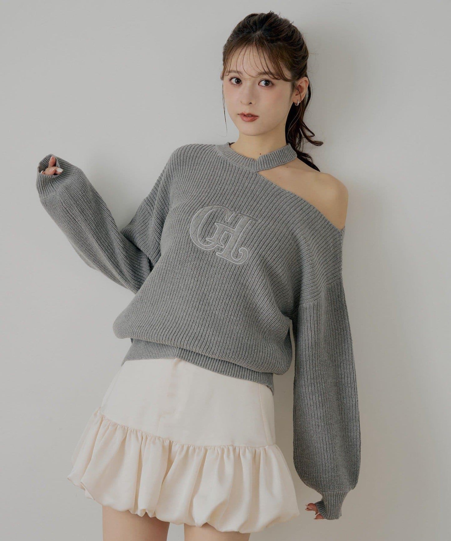 肩部開叉一字肩針織衫