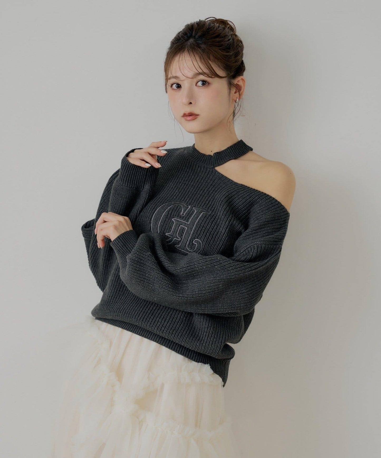 肩部開叉一字肩針織衫