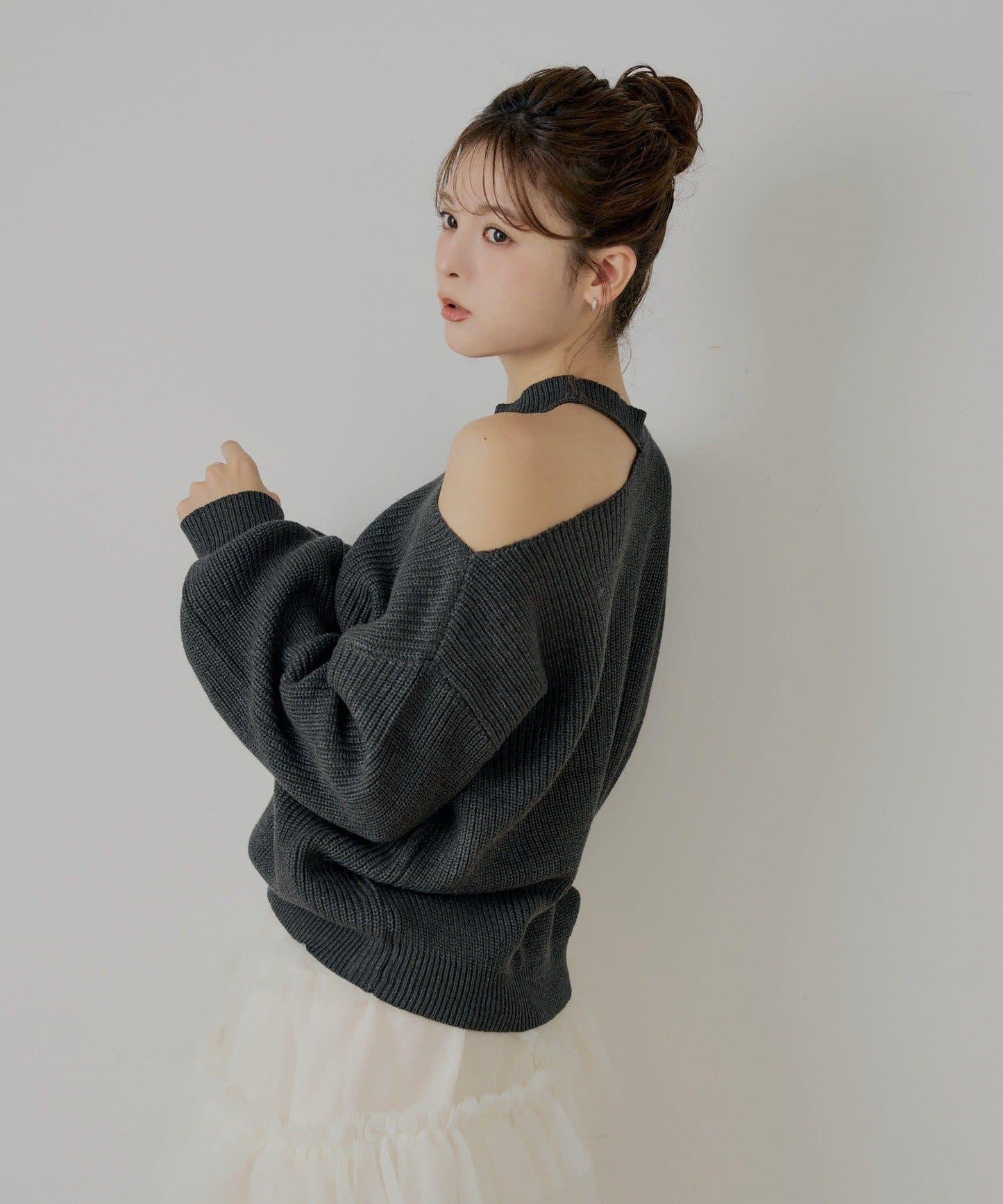肩部開叉一字肩針織衫