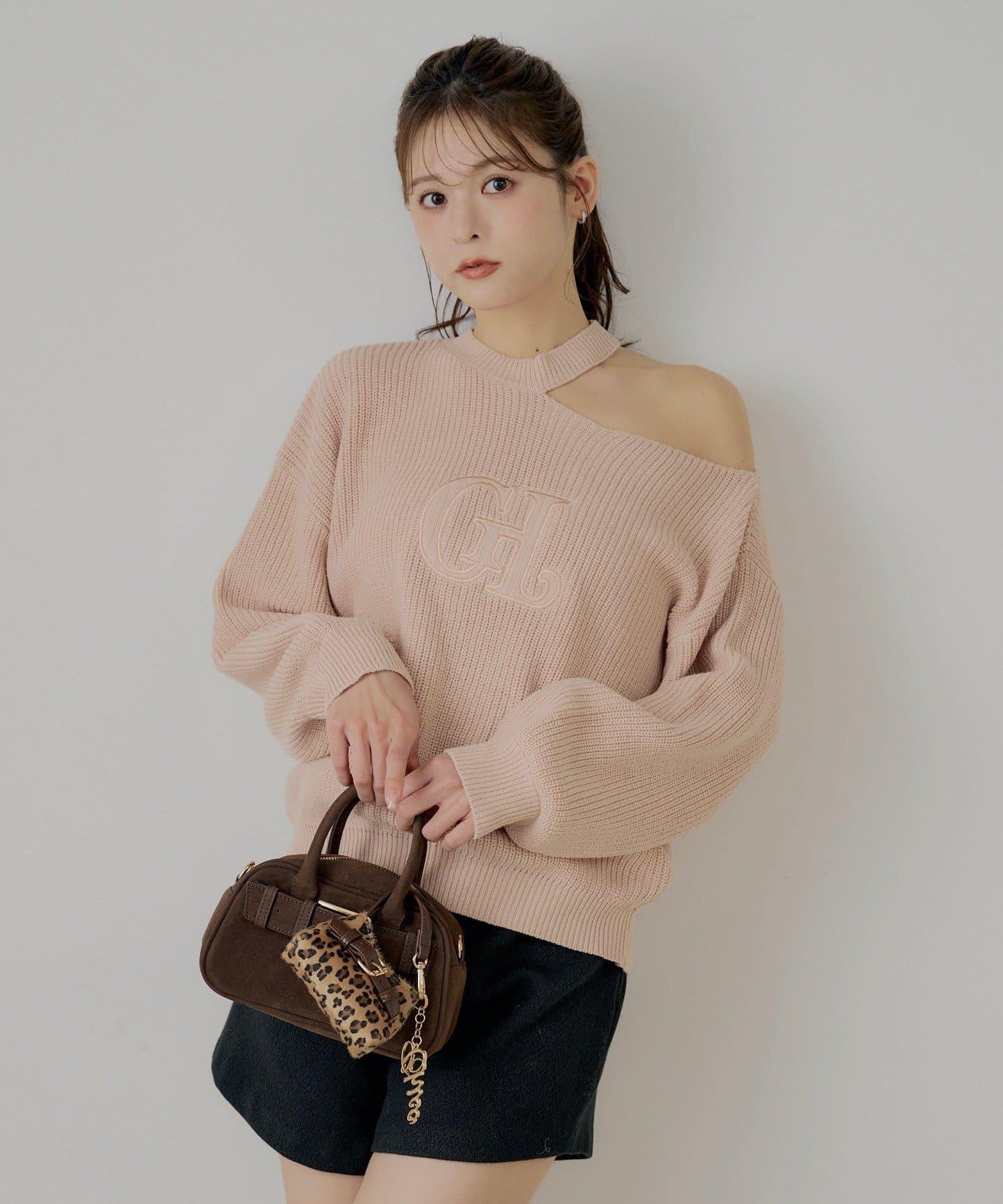 肩部開叉一字肩針織衫