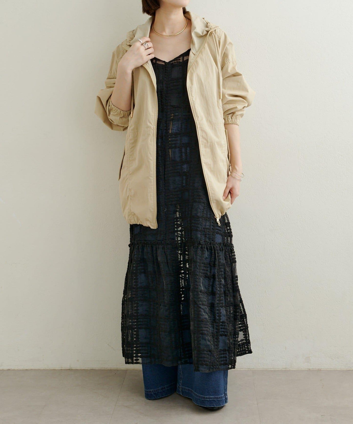 蕾絲吊帶連衣裙