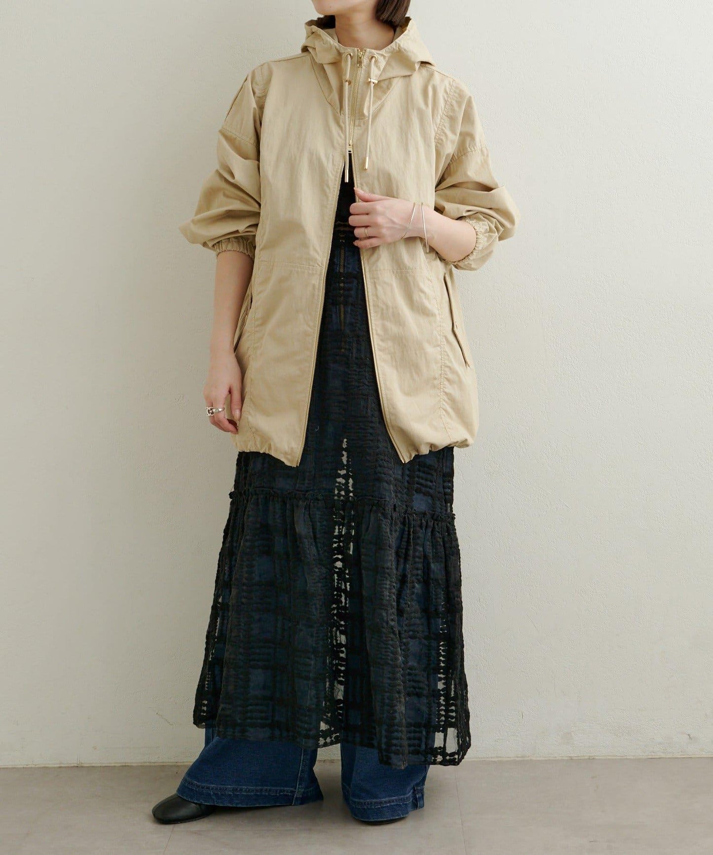 蕾絲吊帶連衣裙