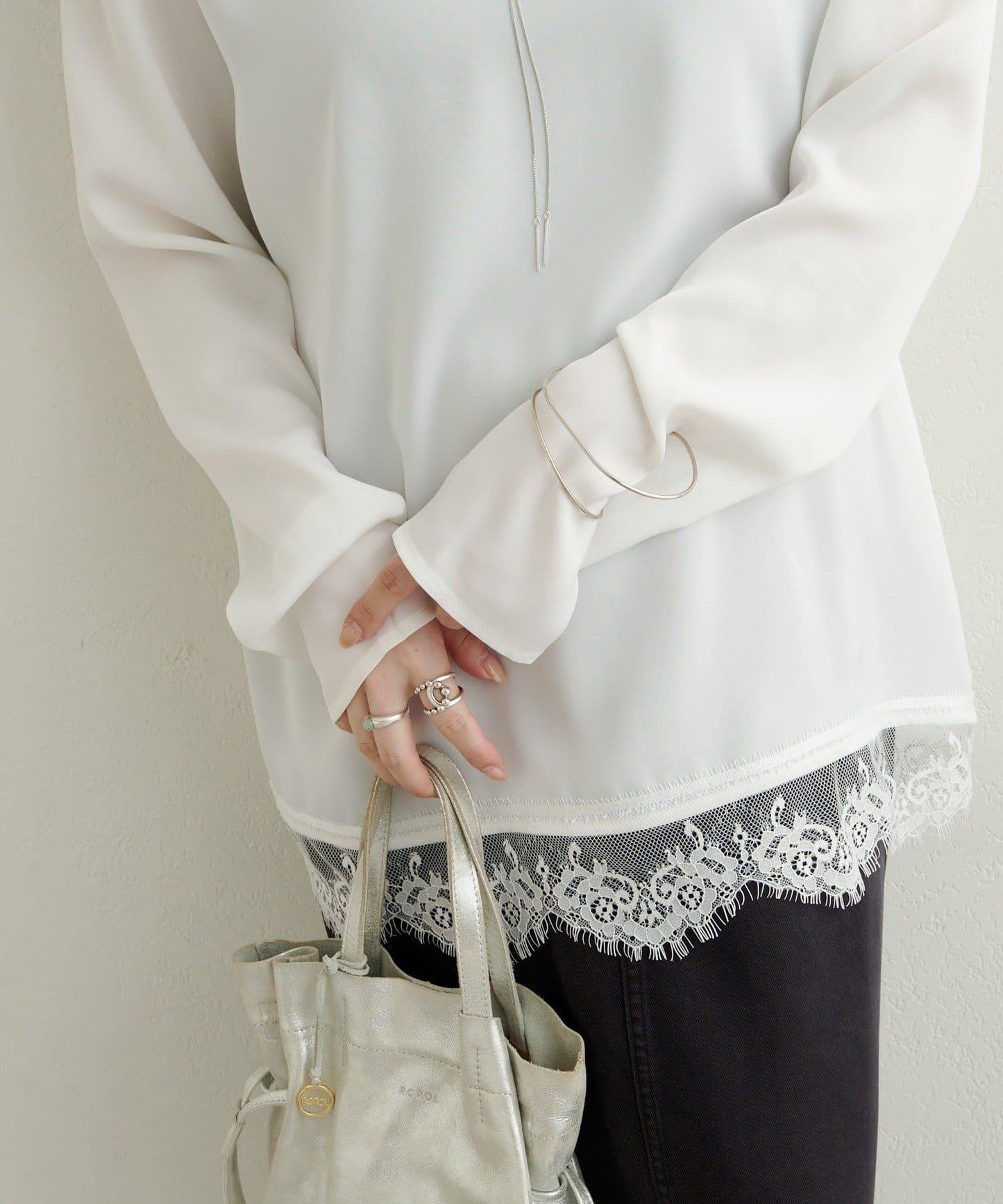 下襬蕾絲T恤衫