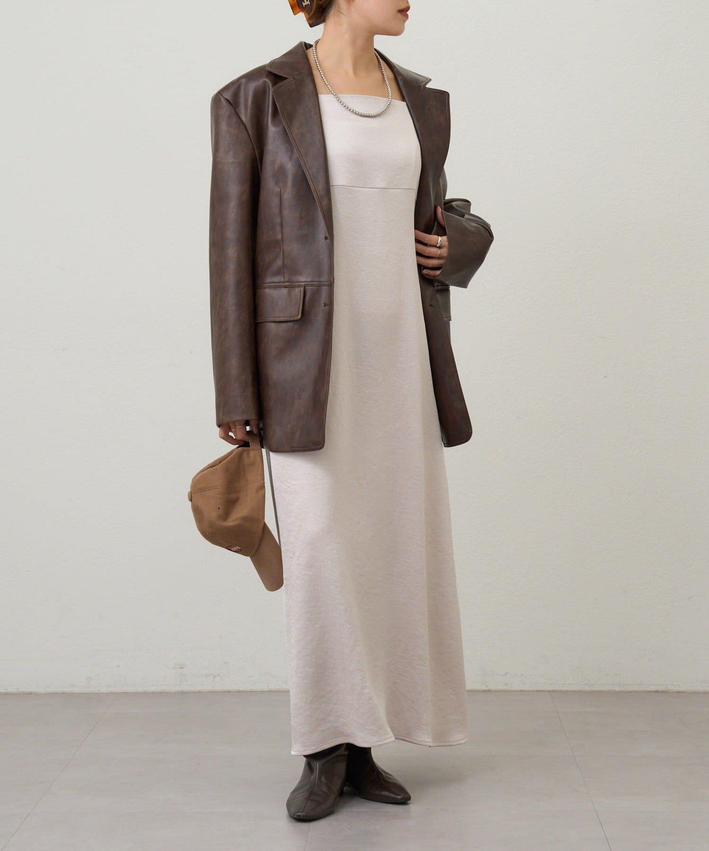 緞面吊帶連衣裙