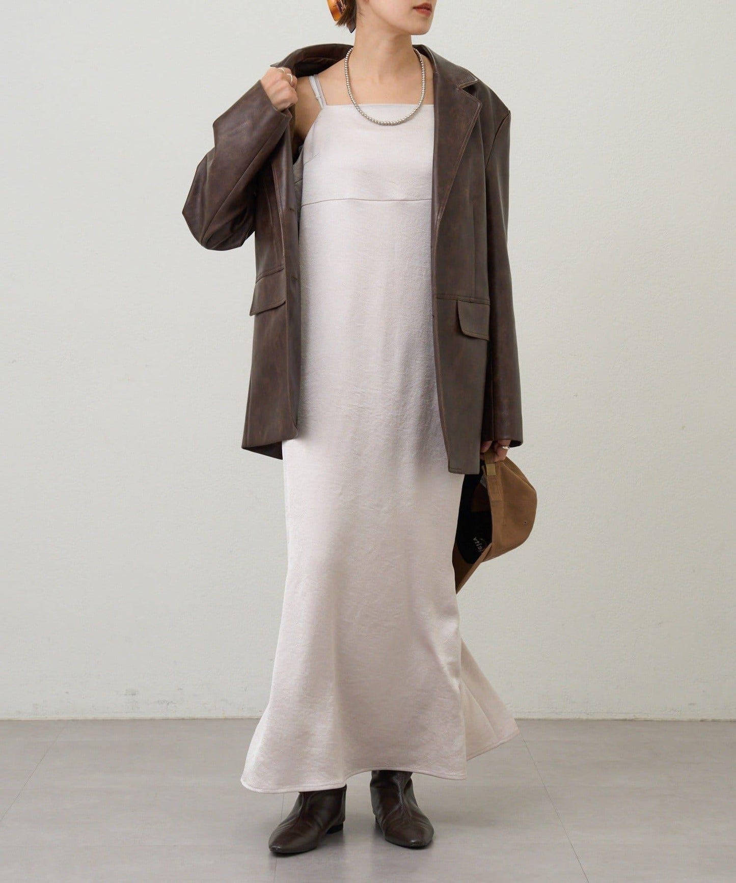 緞面吊帶連衣裙