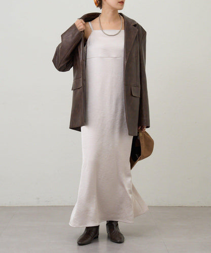 緞面吊帶連衣裙