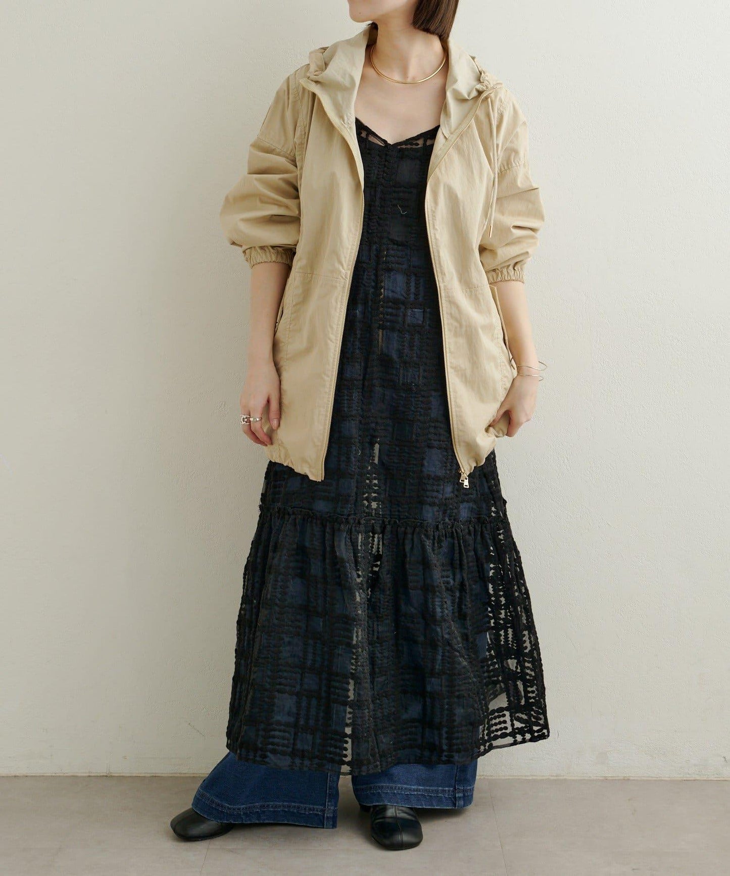 蕾絲吊帶連衣裙