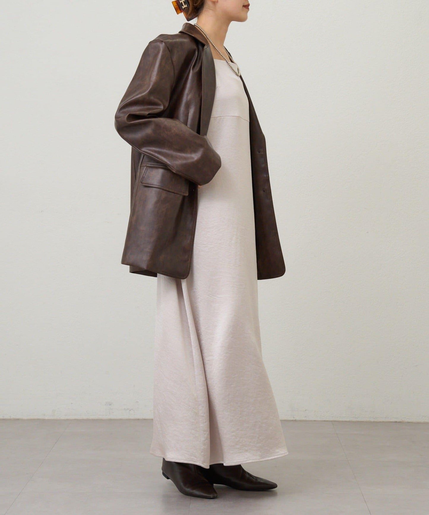 緞面吊帶連衣裙