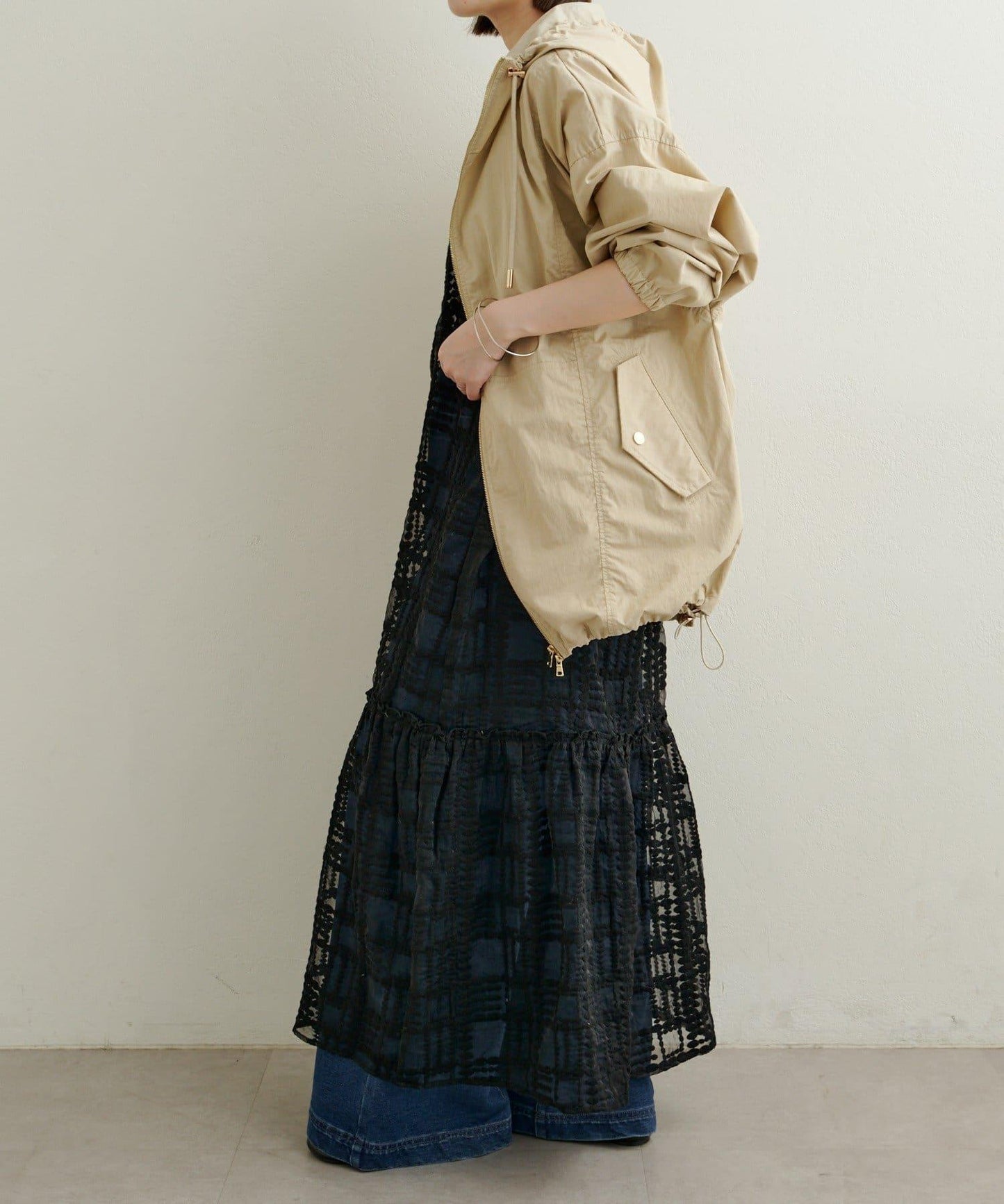 蕾絲吊帶連衣裙