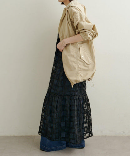 蕾絲吊帶連衣裙