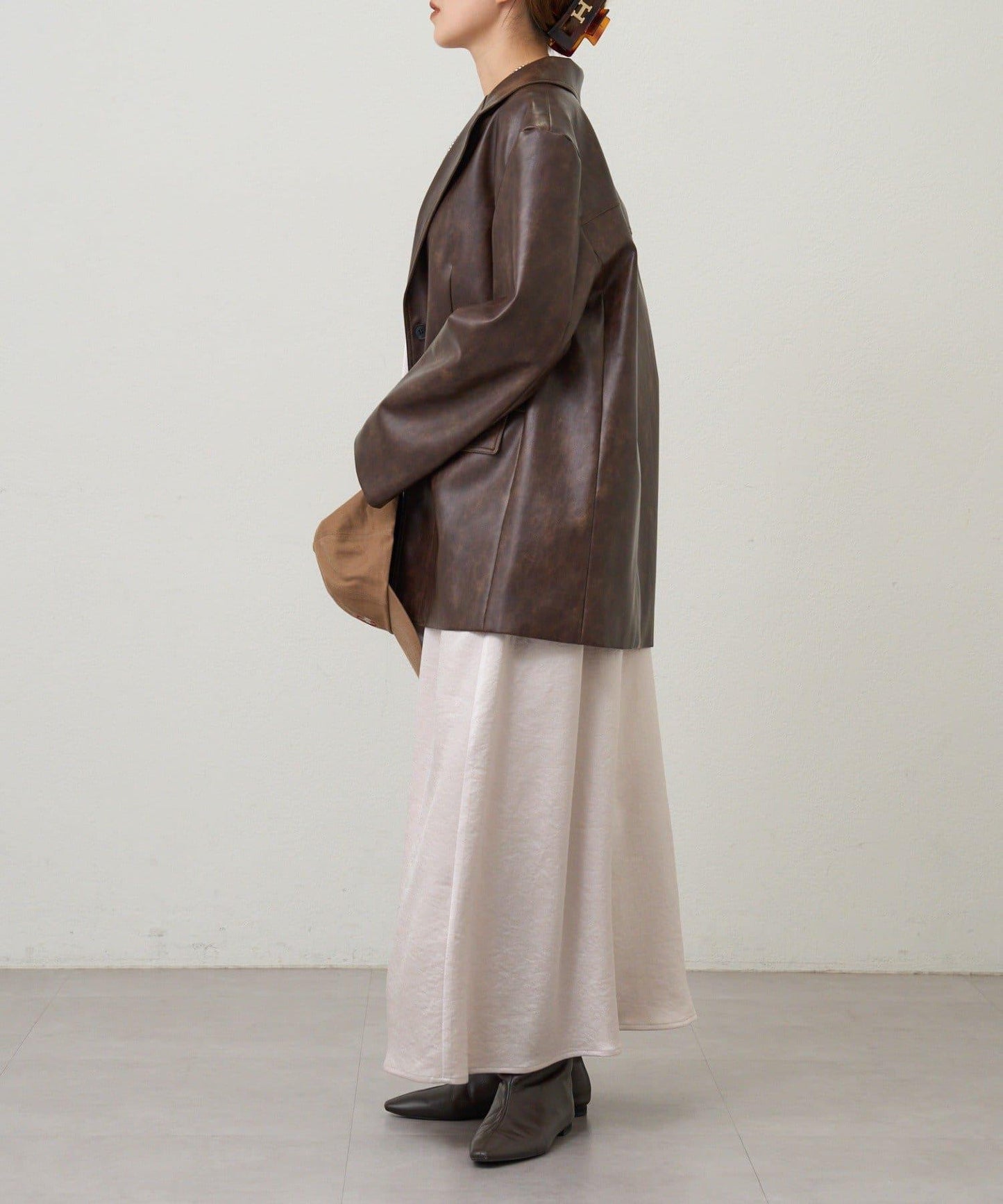 緞面吊帶連衣裙