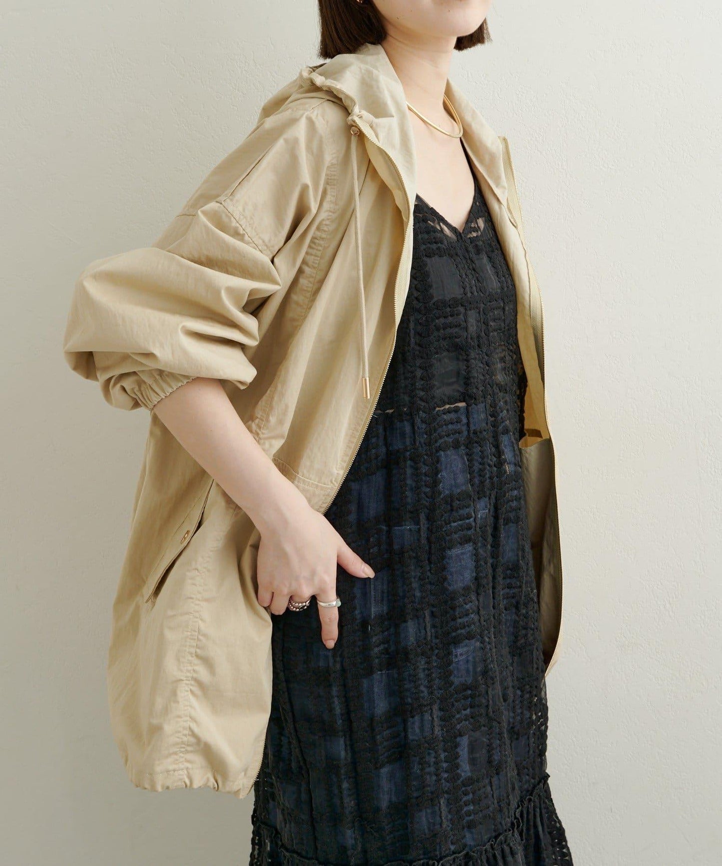 蕾絲吊帶連衣裙