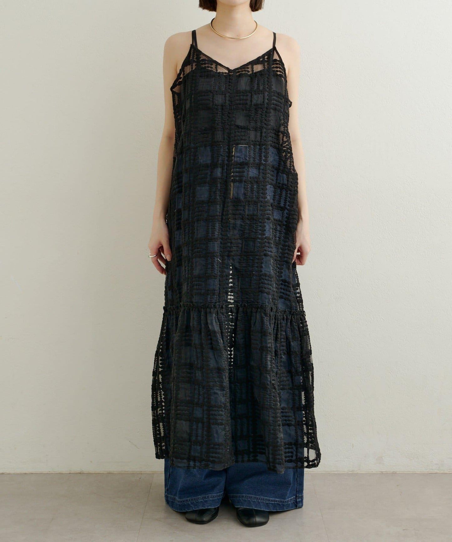 蕾絲吊帶連衣裙