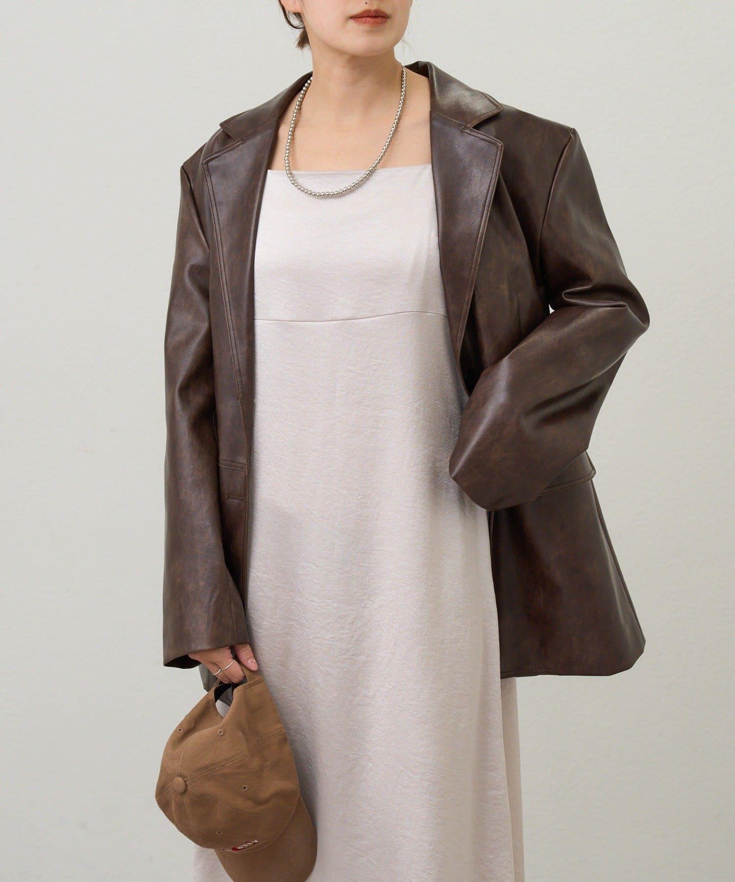 緞面吊帶連衣裙