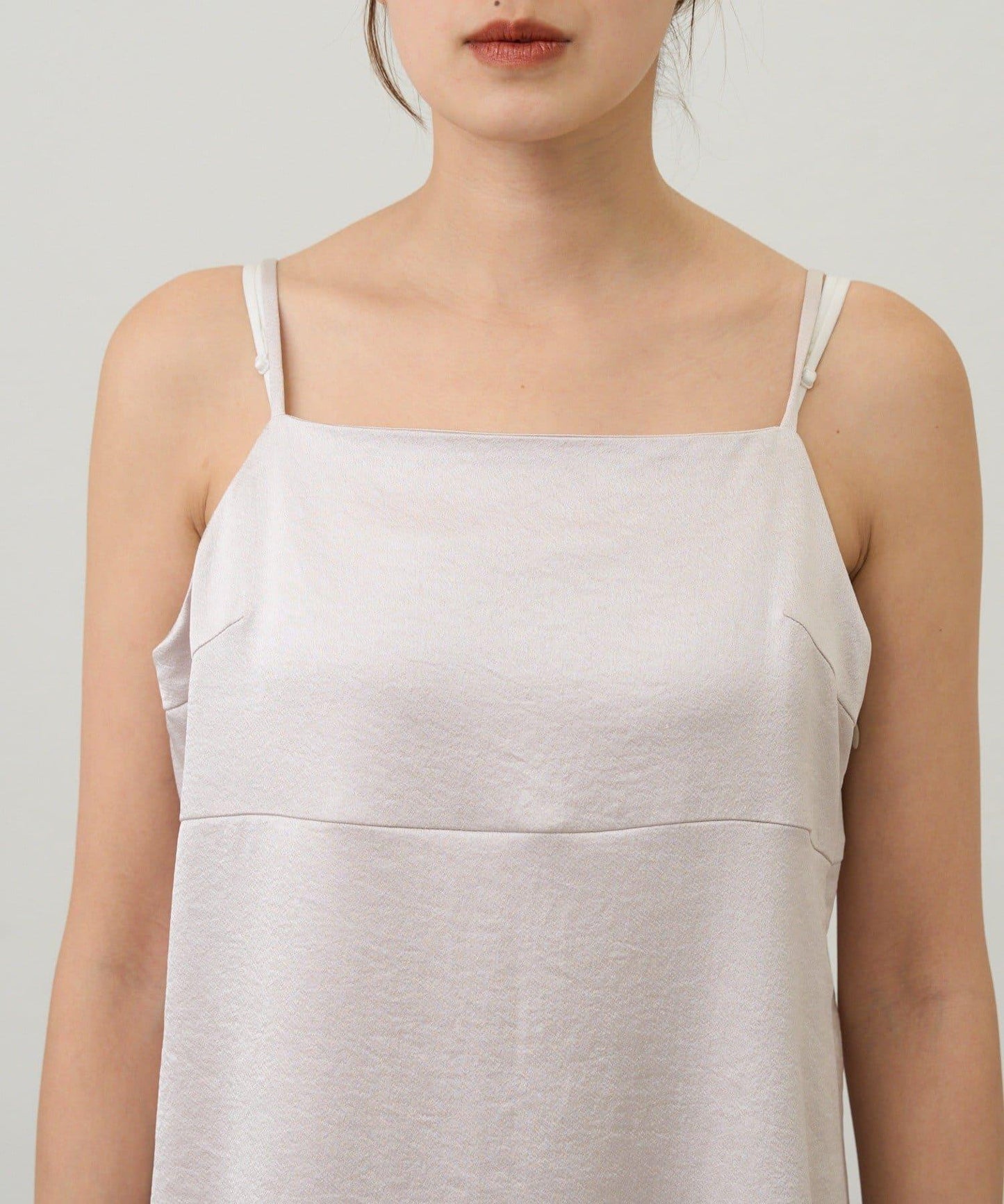 緞面吊帶連衣裙