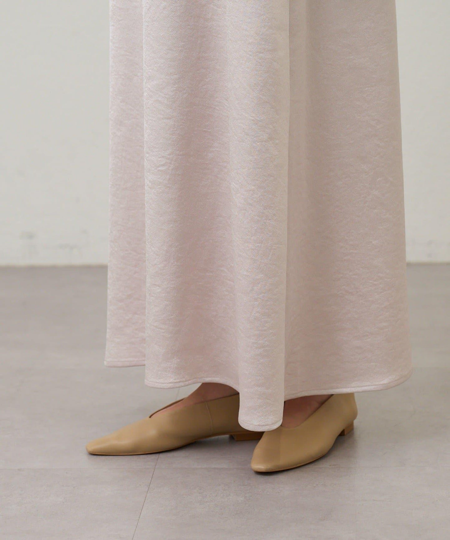 緞面吊帶連衣裙