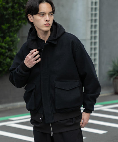 『UR TECH』剪裁呢料夾克