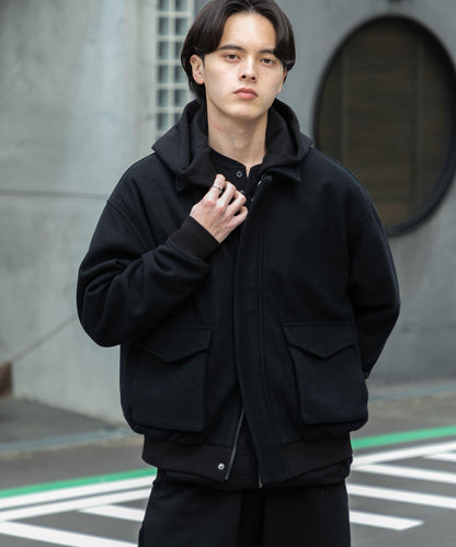 『UR TECH』剪裁呢料夾克