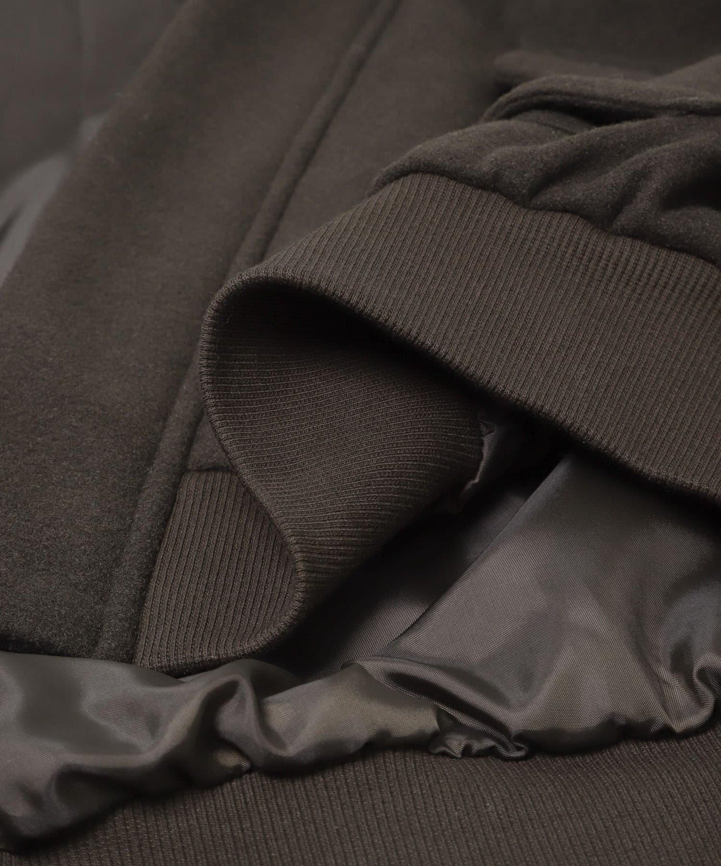 『UR TECH』剪裁呢料夾克