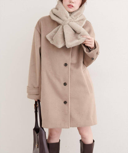 帶圍巾大衣