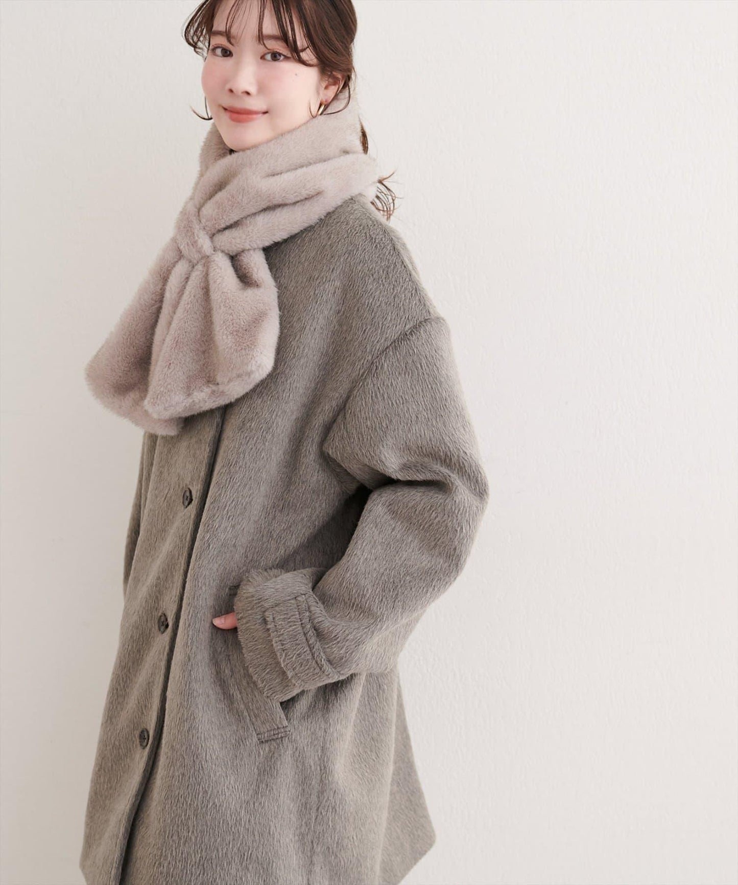 帶圍巾大衣