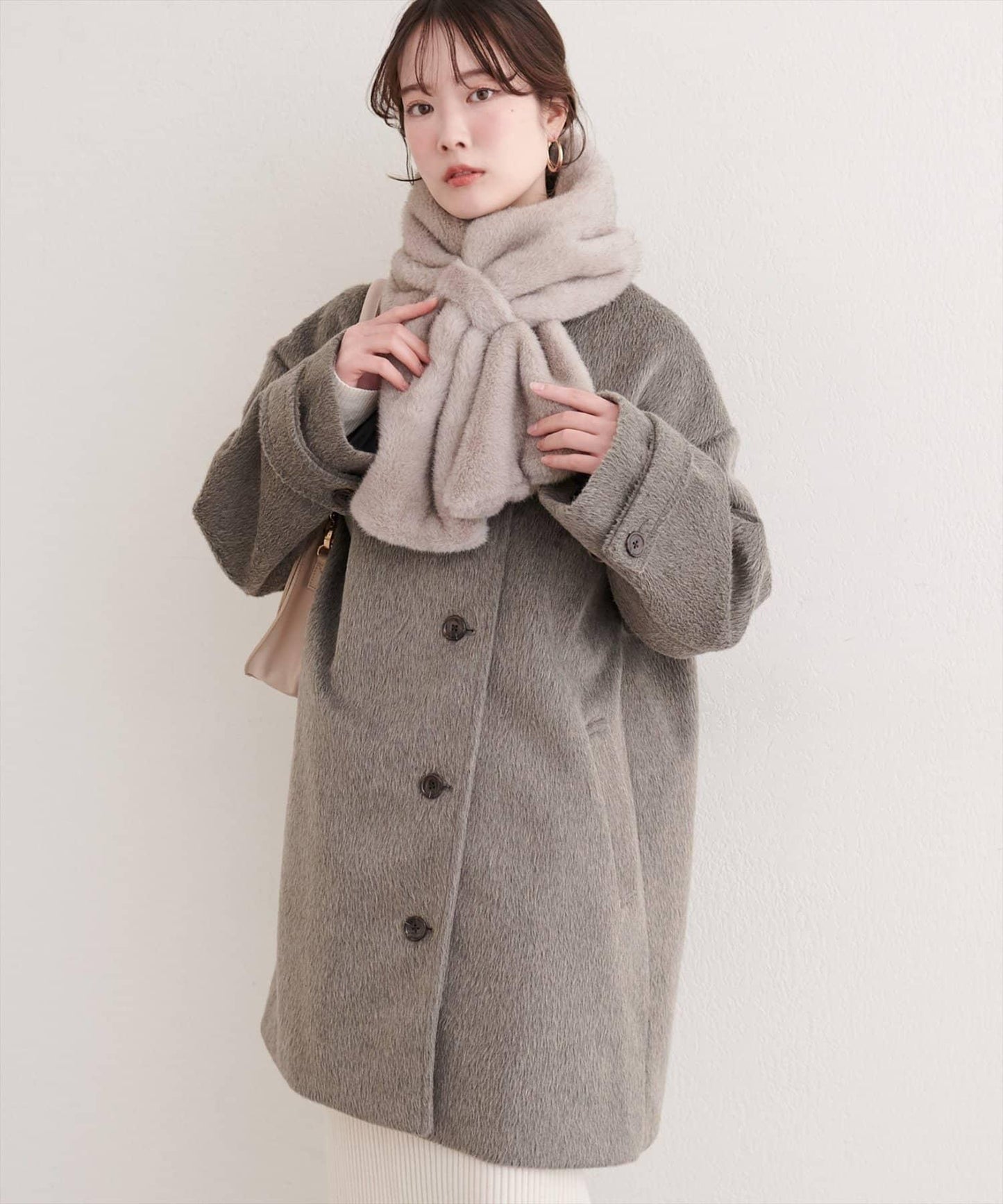 帶圍巾大衣
