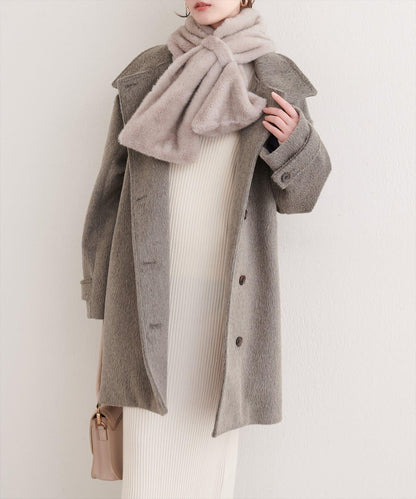 帶圍巾大衣